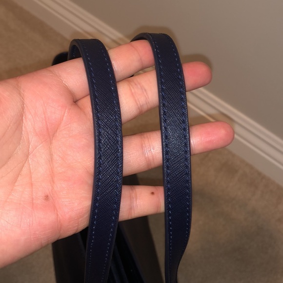 Like new Tory Burch York tote - Picture 2 of 8